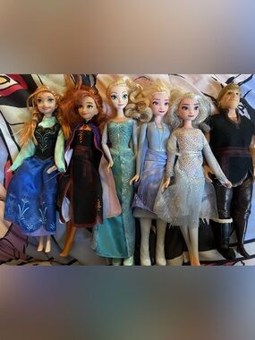 Lot of Disney Frozen dolls